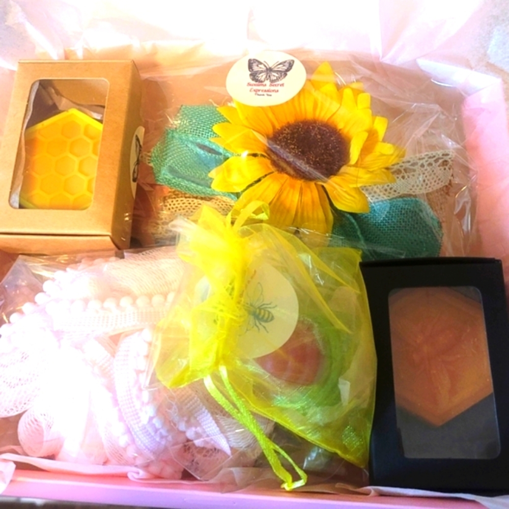 "🐝👑"Unique Queen Bee  Gift Set" Handcrafted - Picture 9 of 16